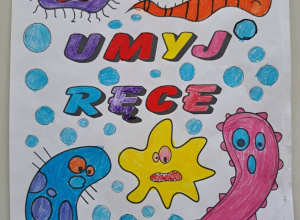 kolorowe, pomalowane różne wirusy i bakterie, a pośrodku napis "umyj ręce"