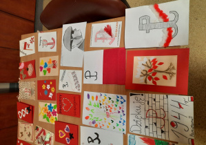 galeria kartek "dla Powstańców" - wykonywanych przez uczniów naszej szkoły