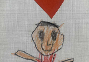Na białej kartce o kraciastej fakturze narysowany jest ludzik w czerwonym ubraniu z rozłożonymi rękami. Nad jego głową przyklekone jest duże czerwone serduszko.