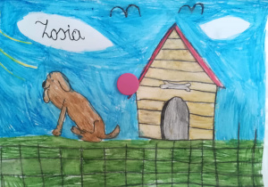 Brązowy pies siedzący obok budy na tle nieba narysowany przez Zosię