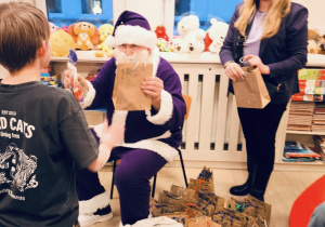 Mikołaje zFundacji im. Lilianki Błasik Liliowe Skrzydła