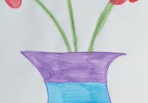 Namalowane czerwone kwiaty w niebiesko-fioletowym wazonie