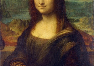 Zdjęcie przedstawia kobietę z długimi, gładko zaczesanymi brązowymi włosami. Kobieta siedzi w fotelu i uśmiecha się tajemniczo. Ubrana w szaty typowe dla renesansu. W tle portretu włoski pejzaż.