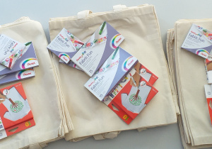 zdjęcie - ekologiczne torby, mazaki i kredki do malowania na tkaninach