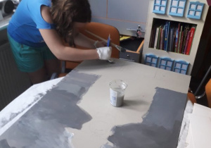 Agnieszka maluje obraz Magritta